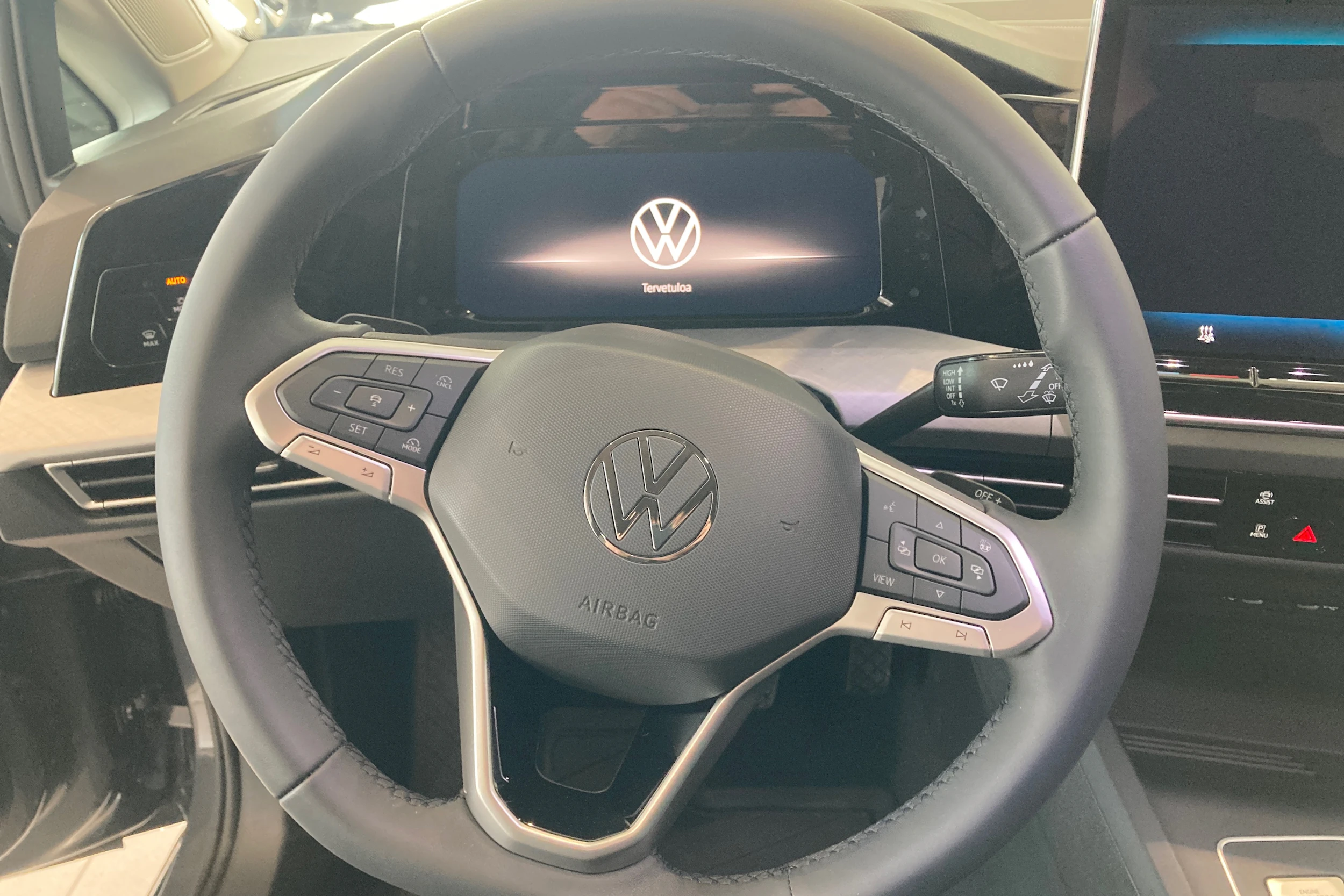 harmaa Volkswagen Golf 2026 kuva 13.