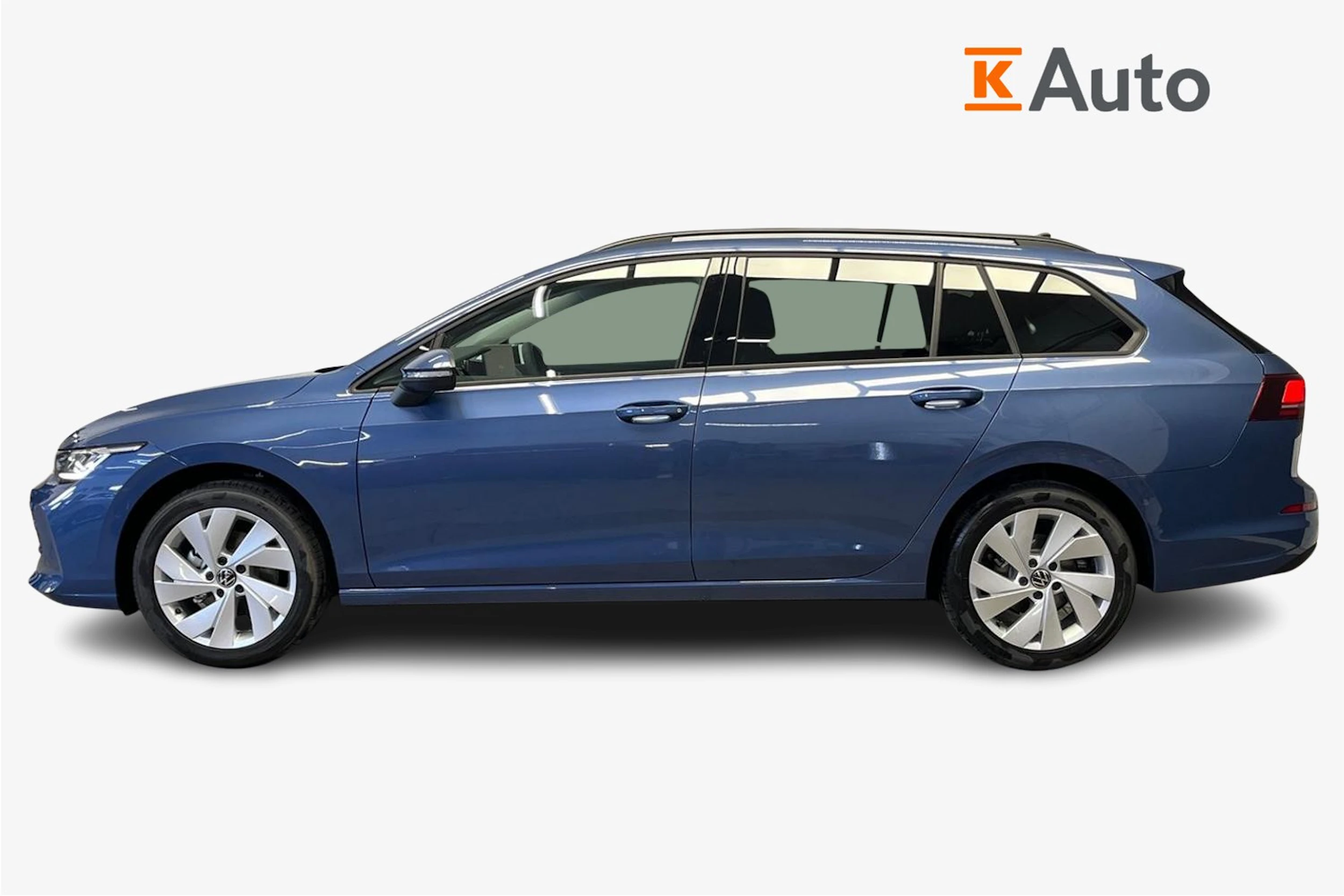sininen Volkswagen Golf 2026 kuva 5.