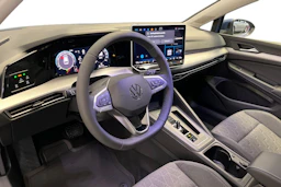 sininen Volkswagen Golf 2026 kuva 6.