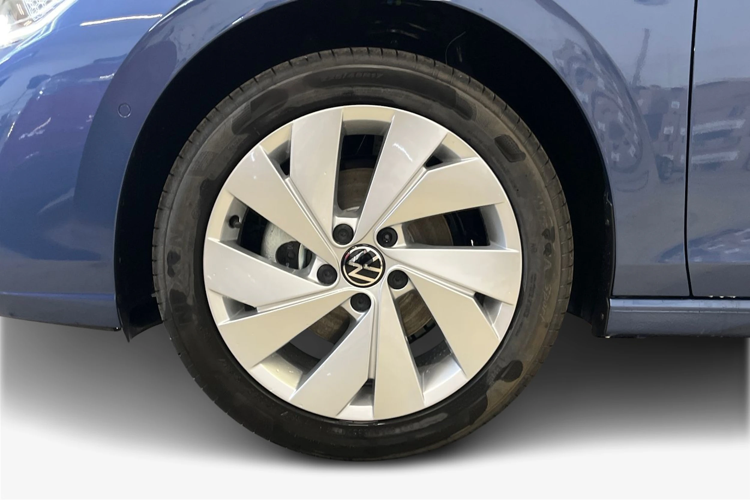 sininen Volkswagen Golf 2026 kuva 9.
