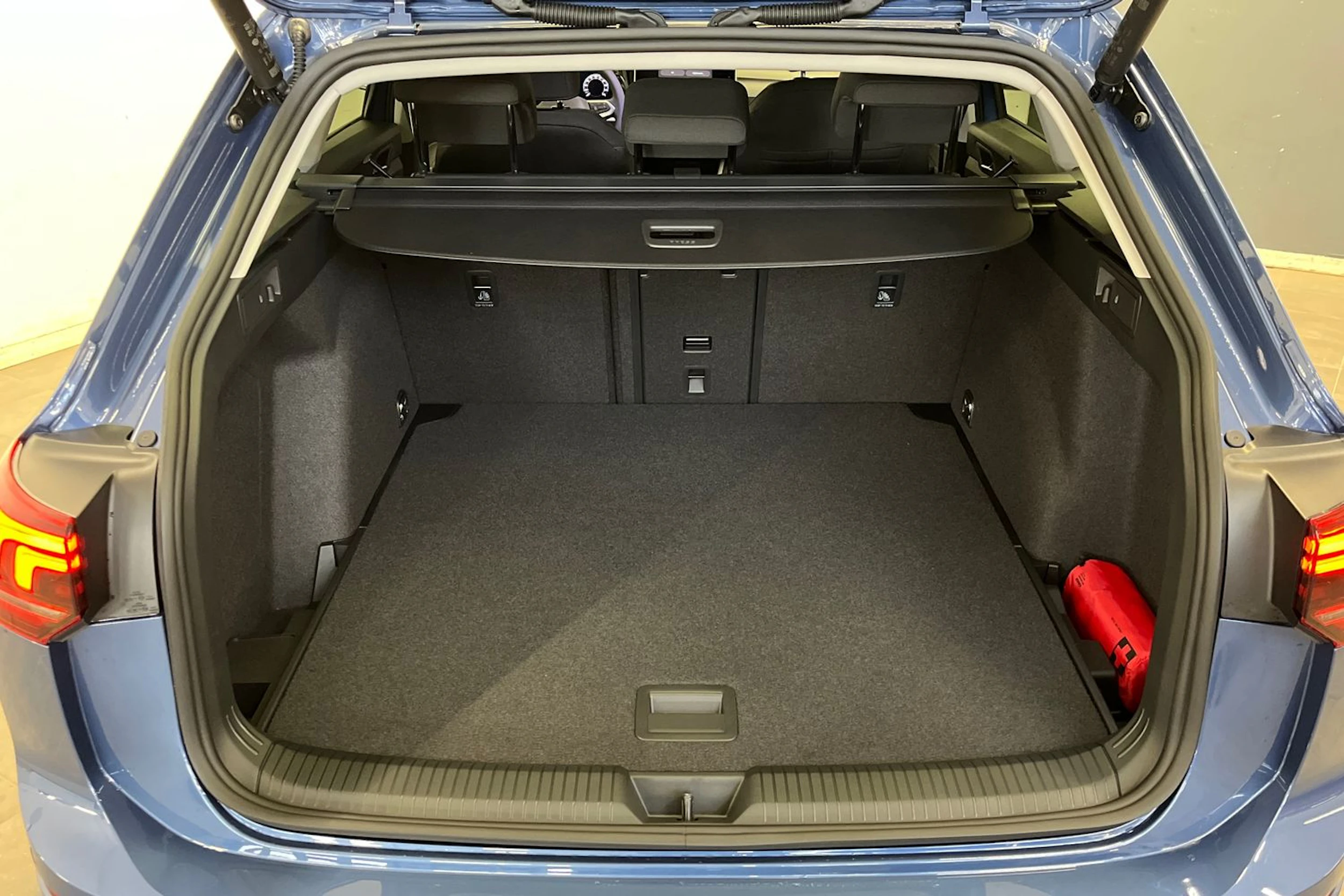 sininen Volkswagen Golf 2026 kuva 11.