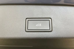 sininen Volkswagen Golf 2026 kuva 12.
