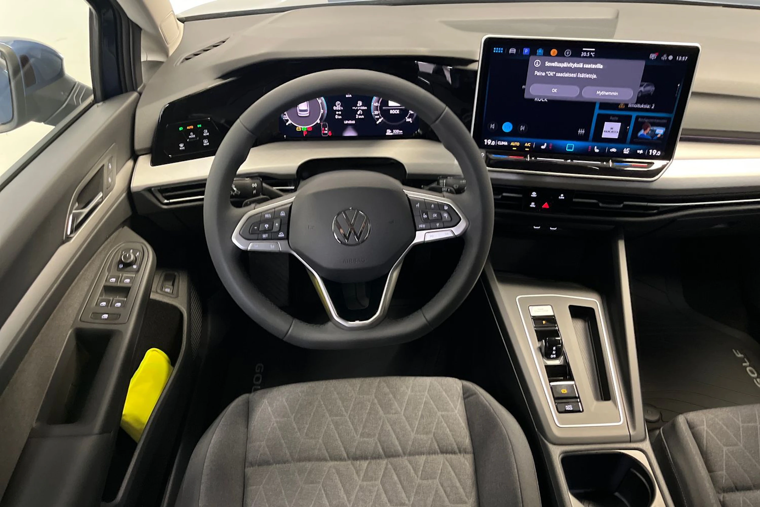 sininen Volkswagen Golf 2026 kuva 13.