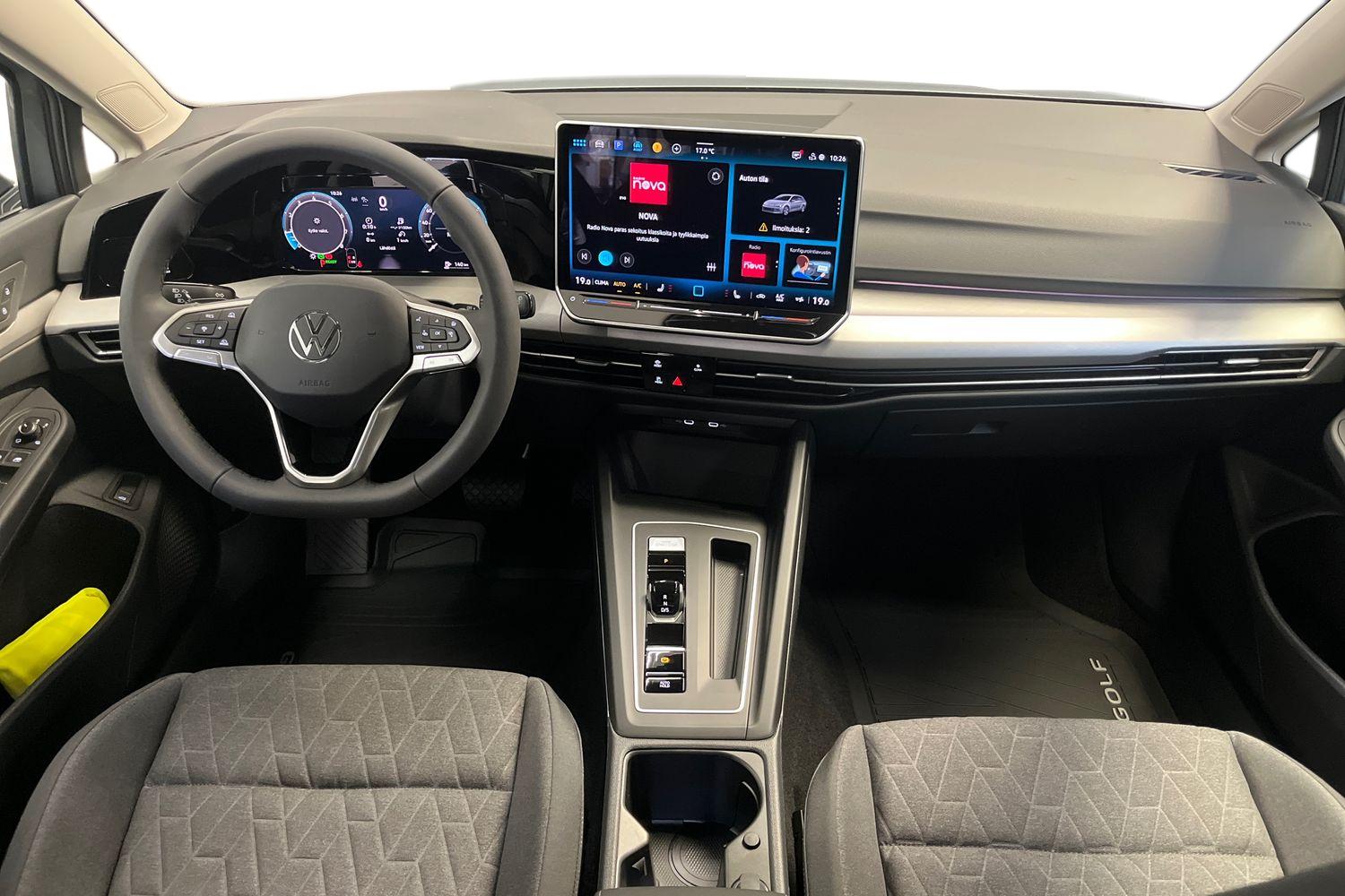 Volkswagen Golf 2026, photo 7/15
