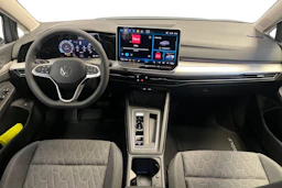 harmaa Volkswagen Golf 2026 kuva 7.