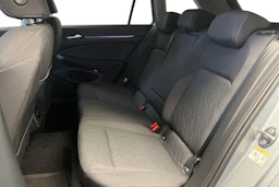 harmaa Volkswagen Golf 2026 kuva 8.