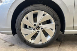 harmaa Volkswagen Golf 2026 kuva 10.