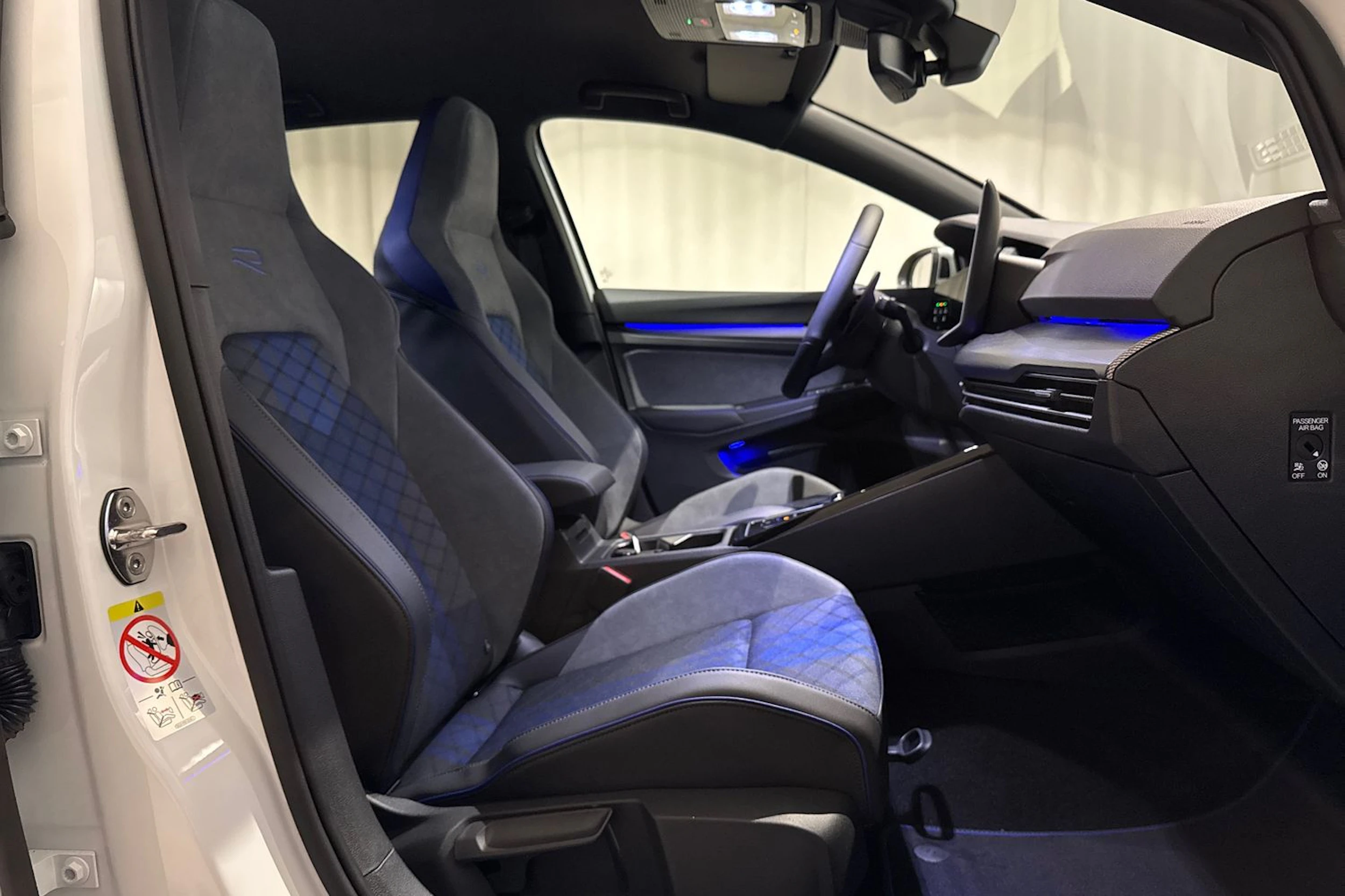 valkoinen Volkswagen Golf 2026 kuva 16.