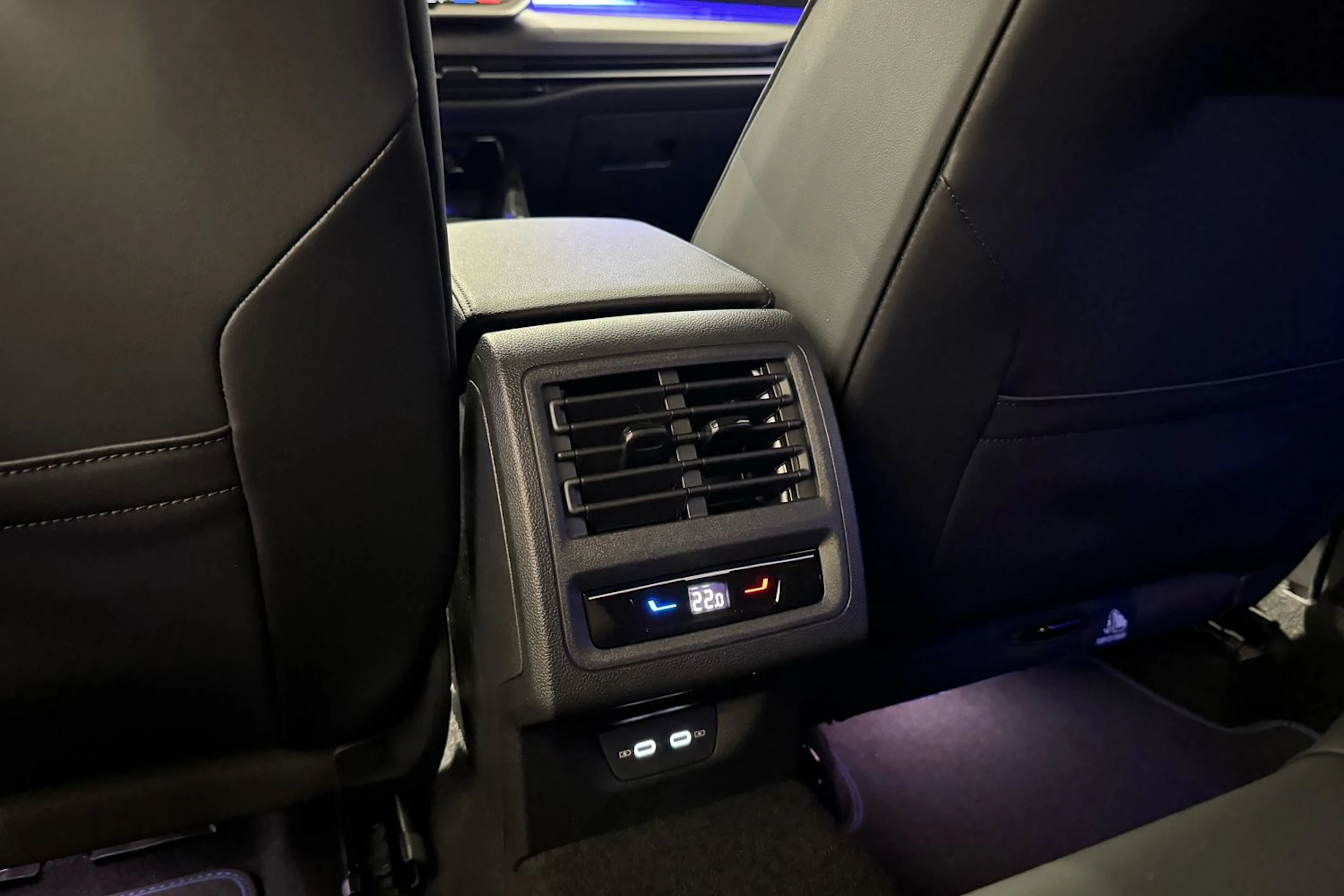 valkoinen Volkswagen Golf 2026 kuva 18.