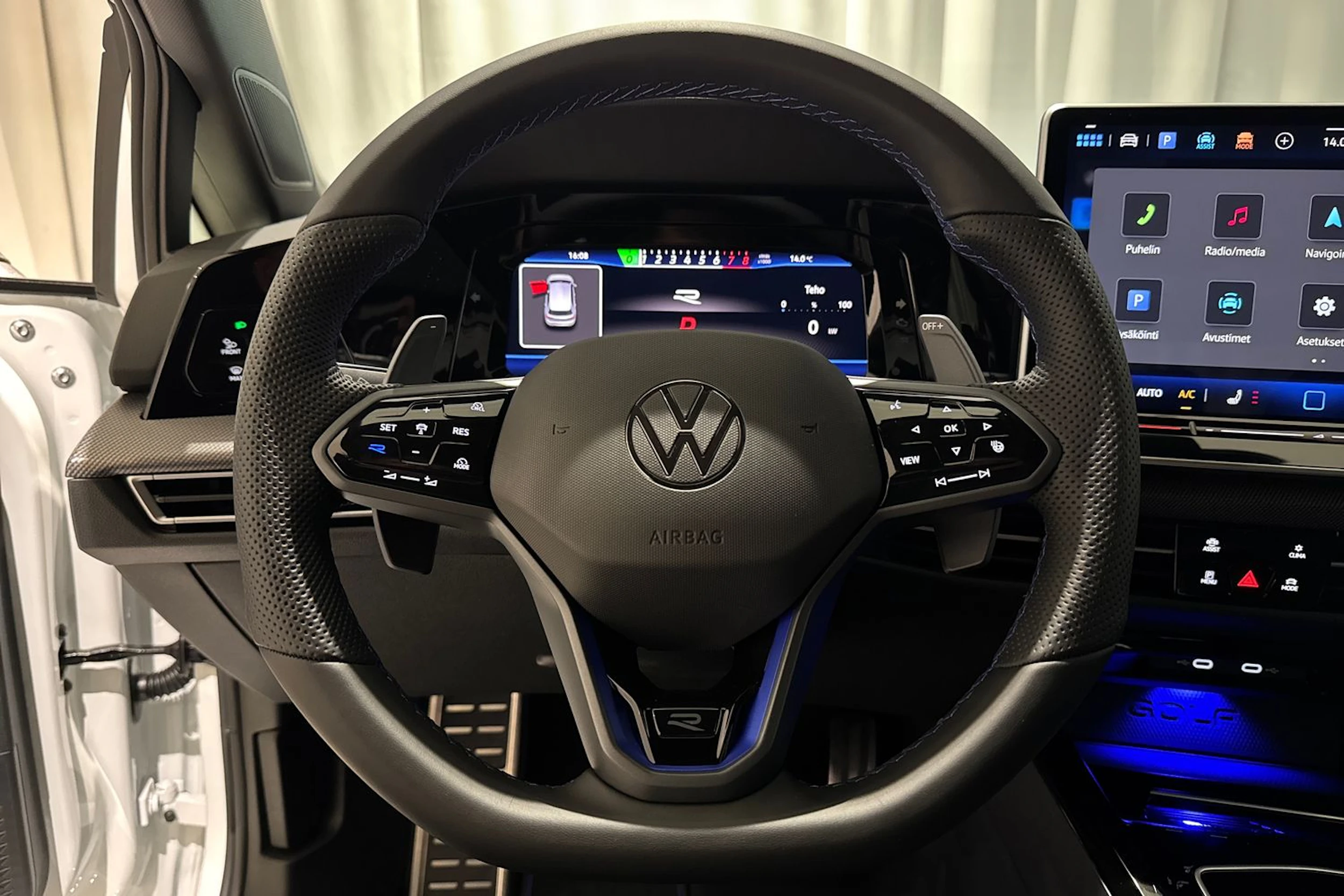 valkoinen Volkswagen Golf 2026 kuva 19.