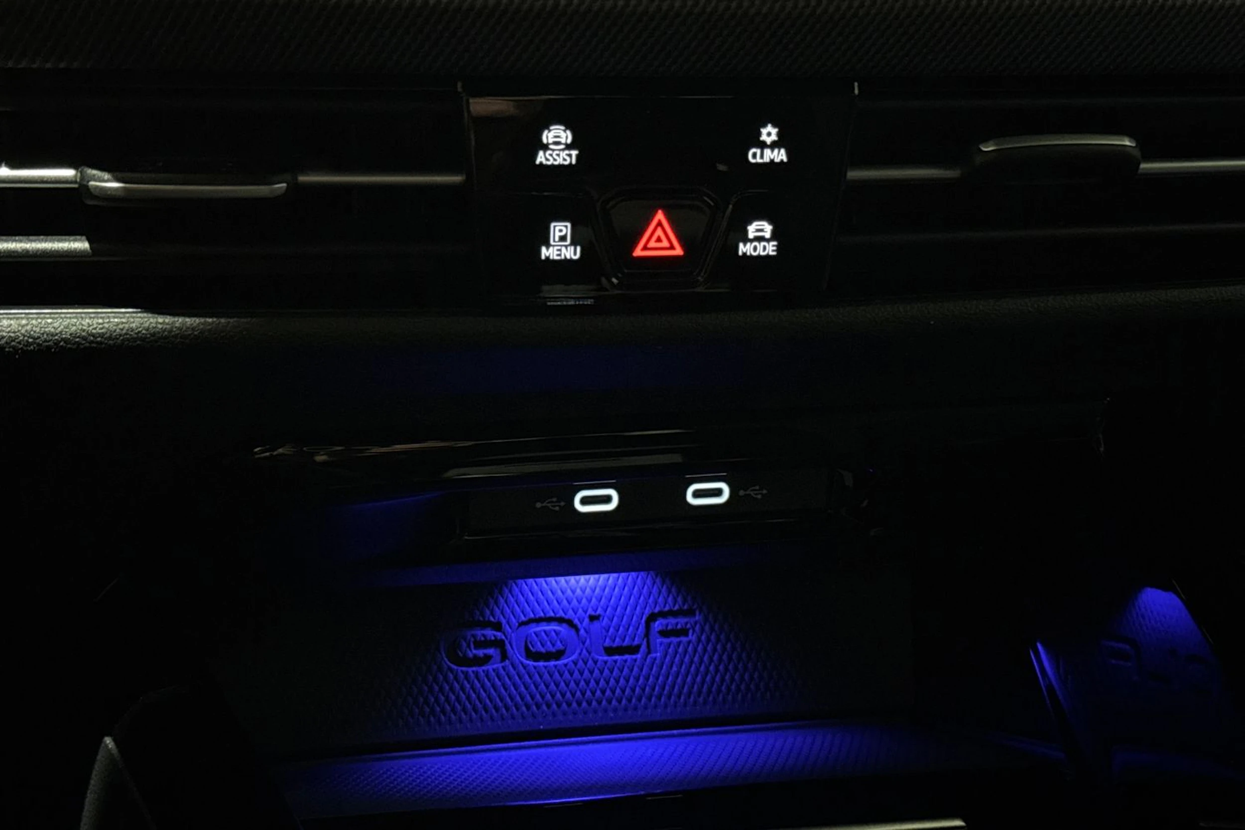valkoinen Volkswagen Golf 2026 kuva 31.