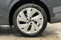 harmaa Volkswagen Golf 2026 kuva 10.