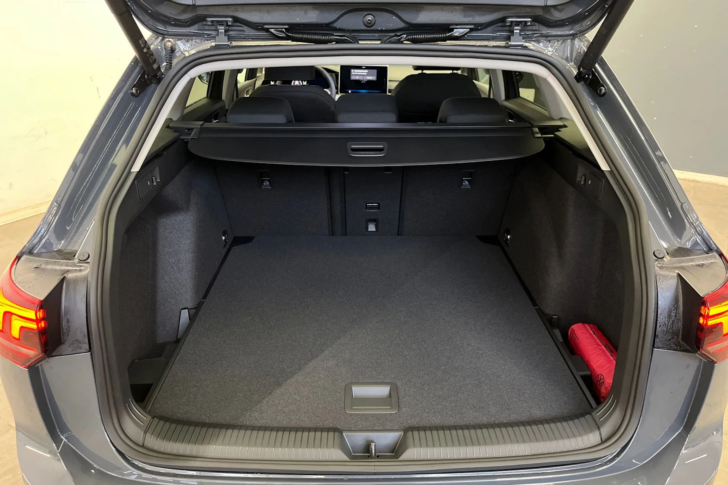 harmaa Volkswagen Golf 2026 kuva 11.