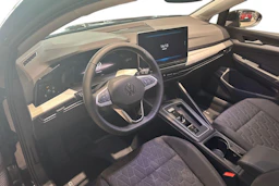 musta Volkswagen Golf 2026 kuva 6.