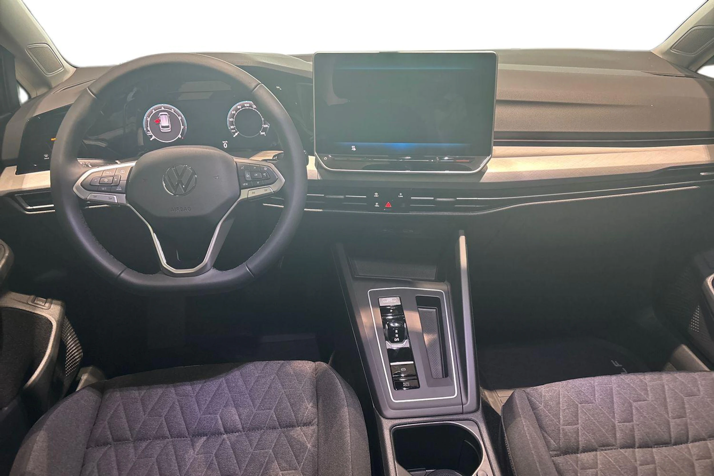 musta Volkswagen Golf 2026 kuva 7.