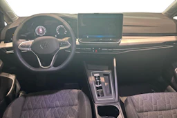 musta Volkswagen Golf 2026 kuva 7.