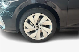 musta Volkswagen Golf 2026 kuva 9.