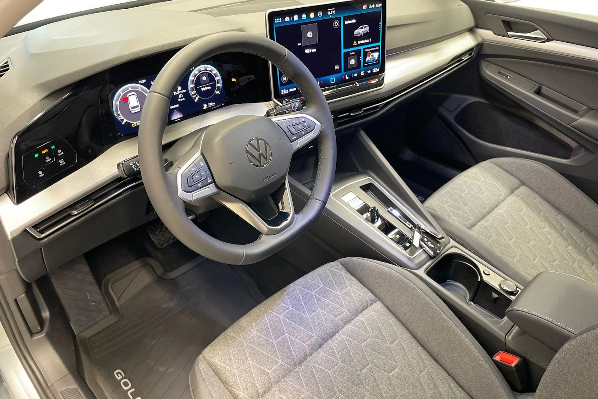harmaa Volkswagen Golf 2026 kuva 6.