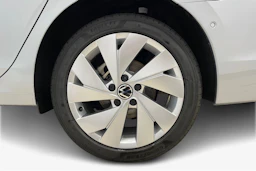 harmaa Volkswagen Golf 2026 kuva 9.