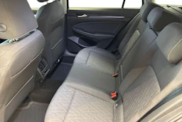 harmaa Volkswagen Golf 2026 kuva 8.