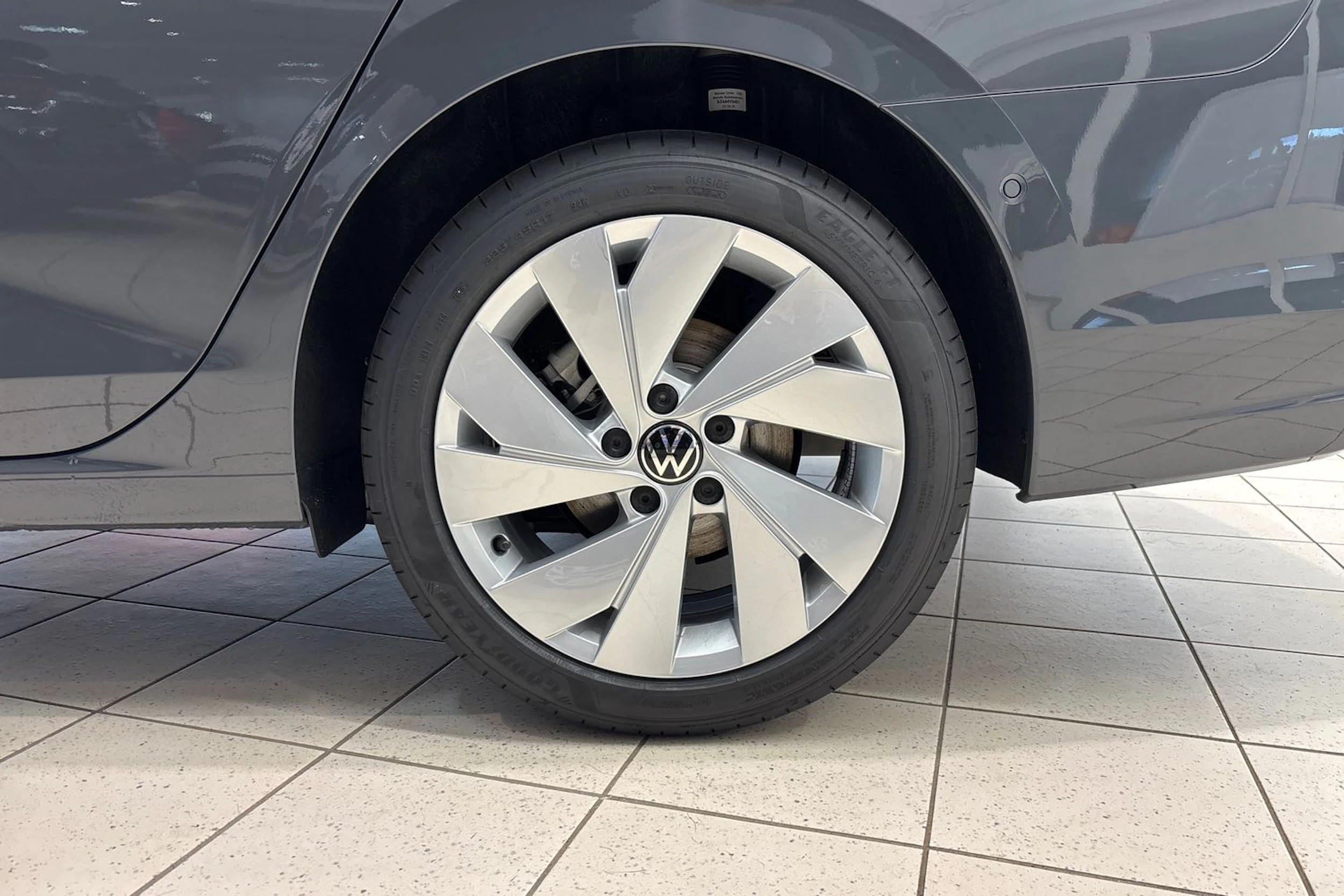 harmaa Volkswagen Golf 2026 kuva 10.