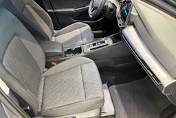 harmaa Volkswagen Golf 2026 kuva 11.