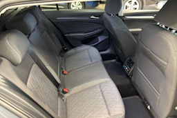 harmaa Volkswagen Golf 2026 kuva 12.