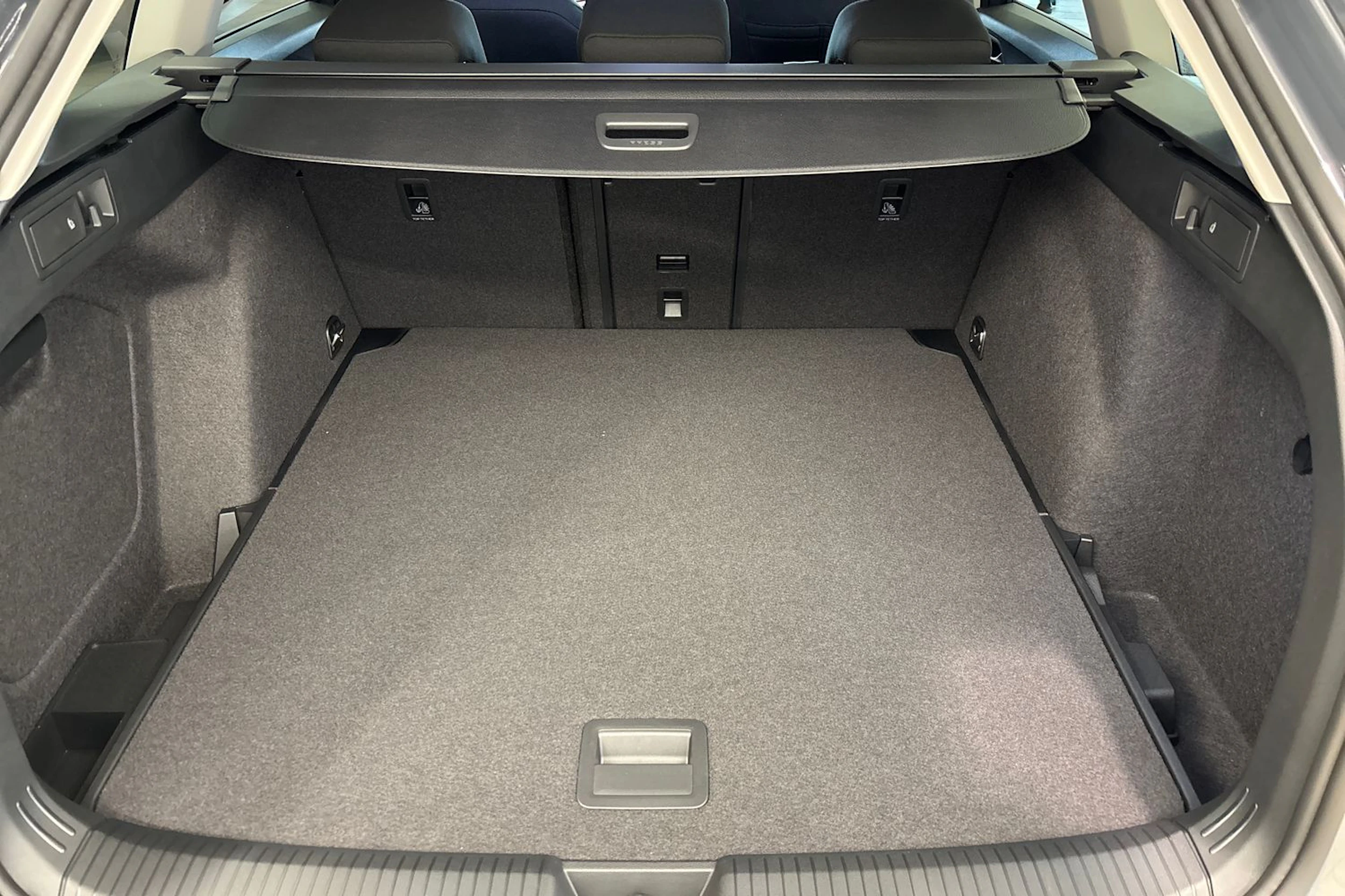 harmaa Volkswagen Golf 2026 kuva 14.