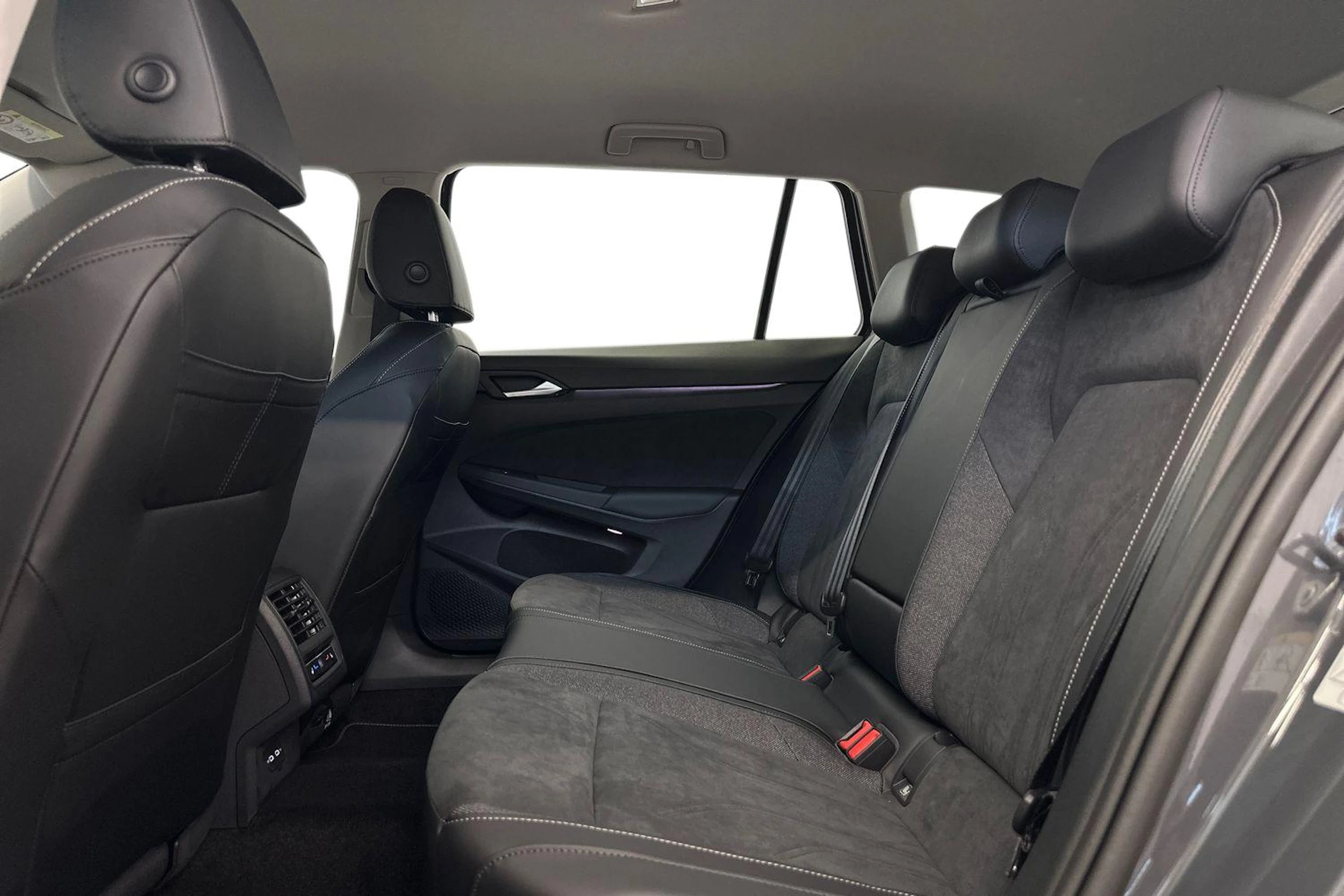 harmaa Volkswagen Golf 2026 kuva 8.