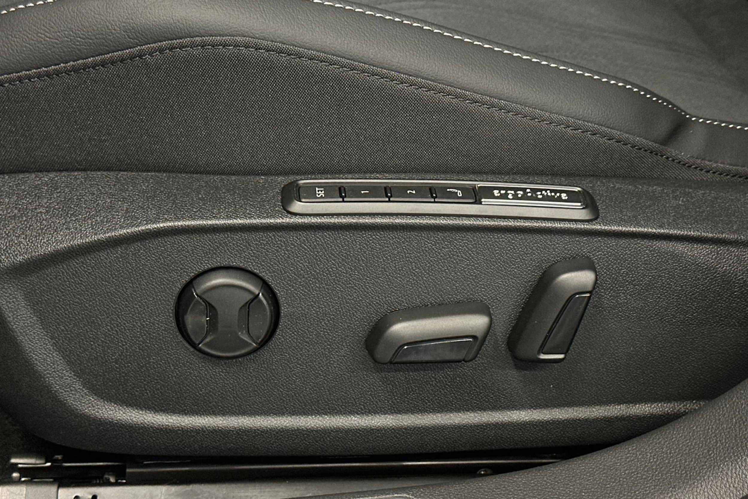 harmaa Volkswagen Golf 2026 kuva 14.