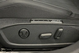 harmaa Volkswagen Golf 2026 kuva 14.