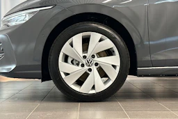 harmaa Volkswagen Golf 2026 kuva 23.