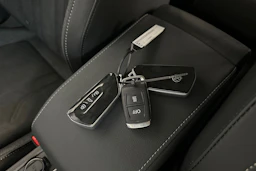 harmaa Volkswagen Golf 2026 kuva 24.