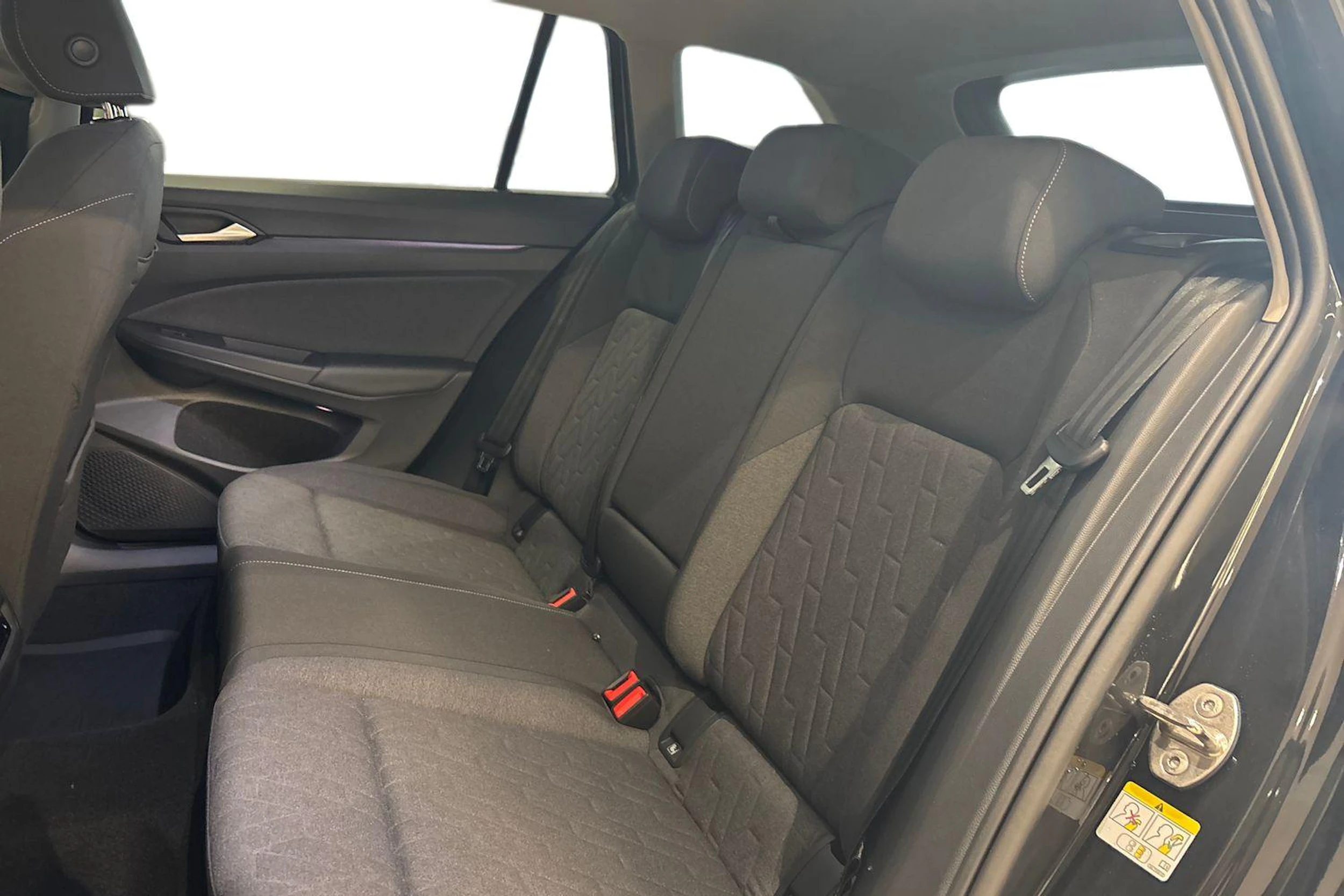 musta Volkswagen Golf 2026 kuva 8.