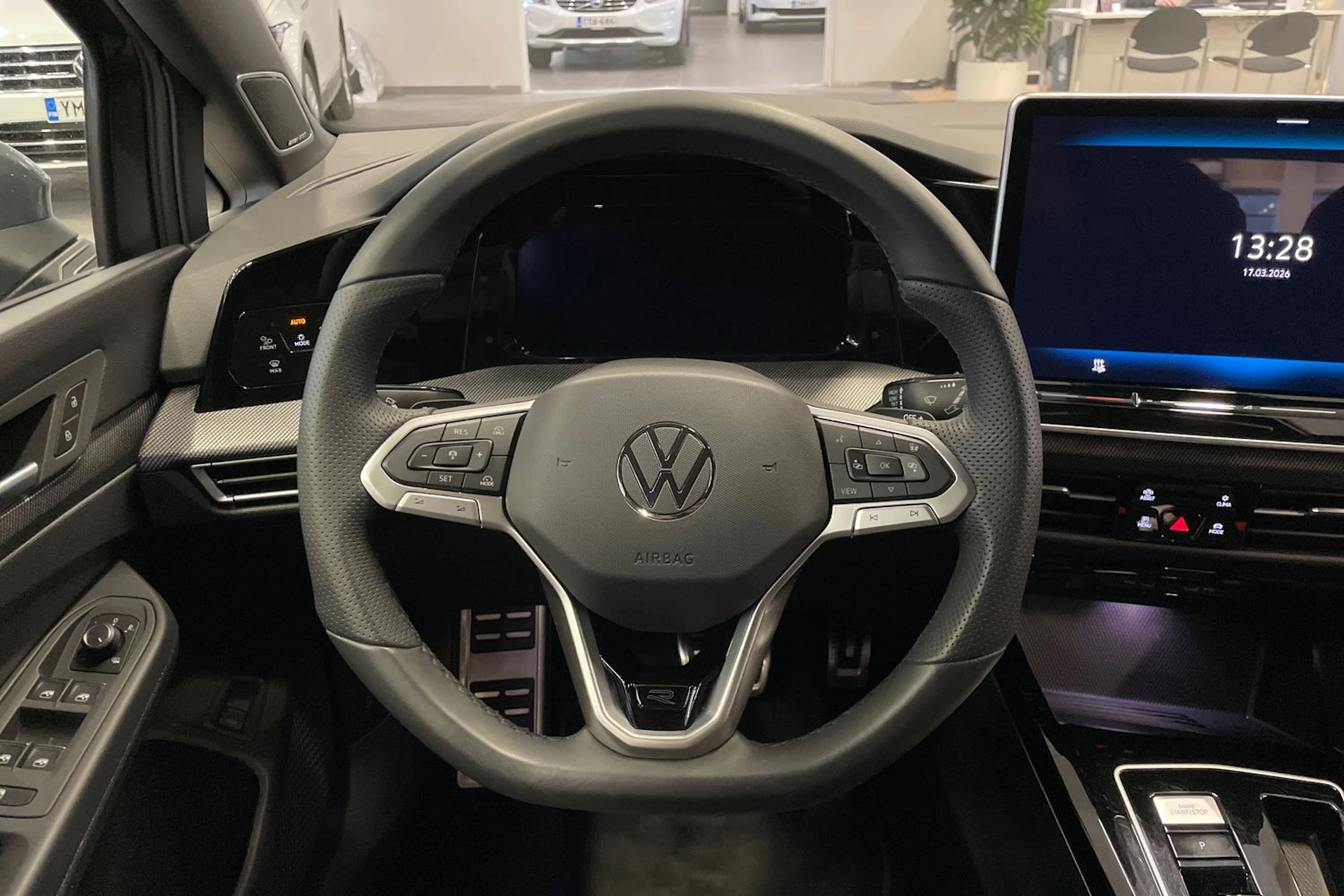 harmaa Volkswagen Golf 2026 kuva 11.