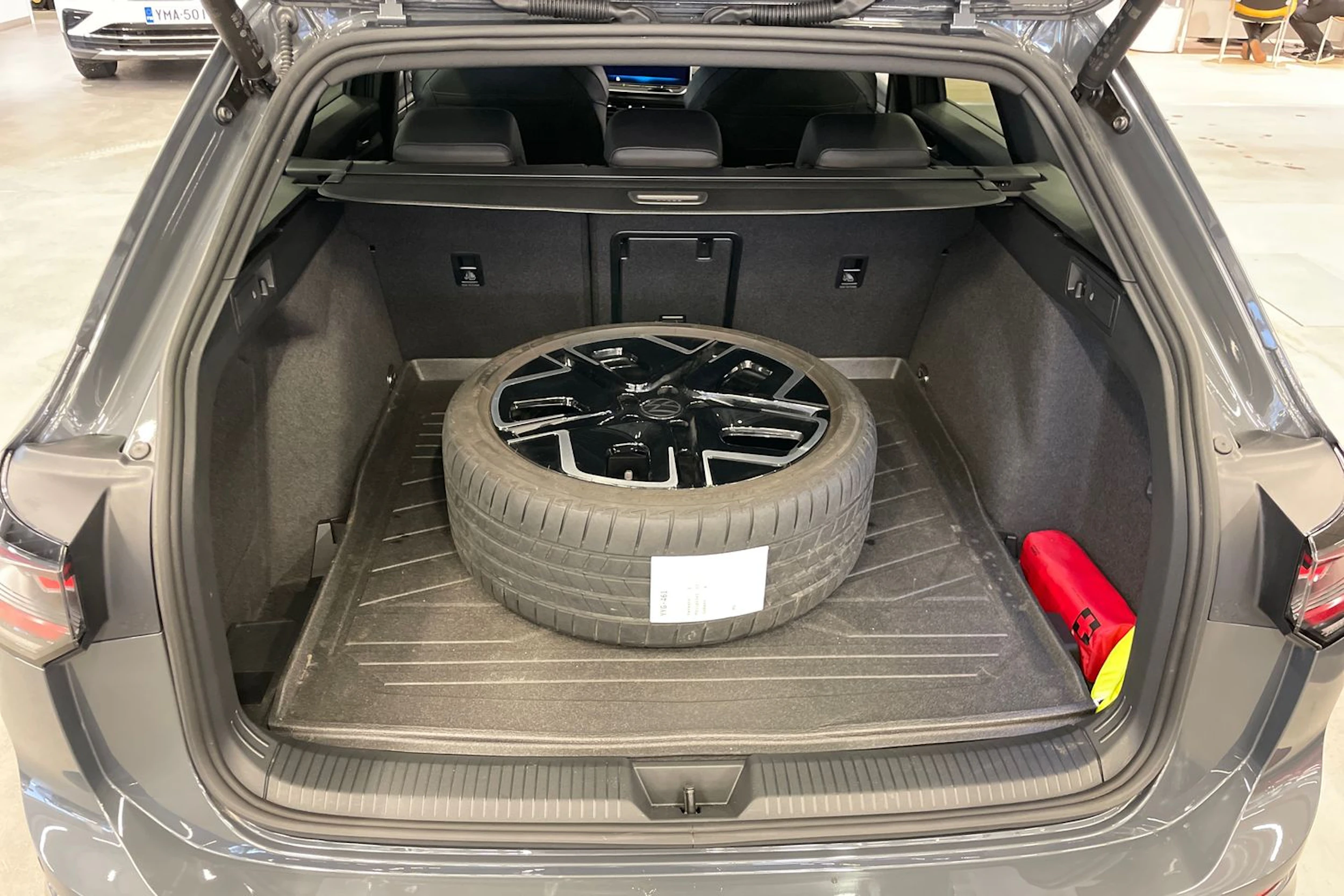 harmaa Volkswagen Golf 2026 kuva 12.