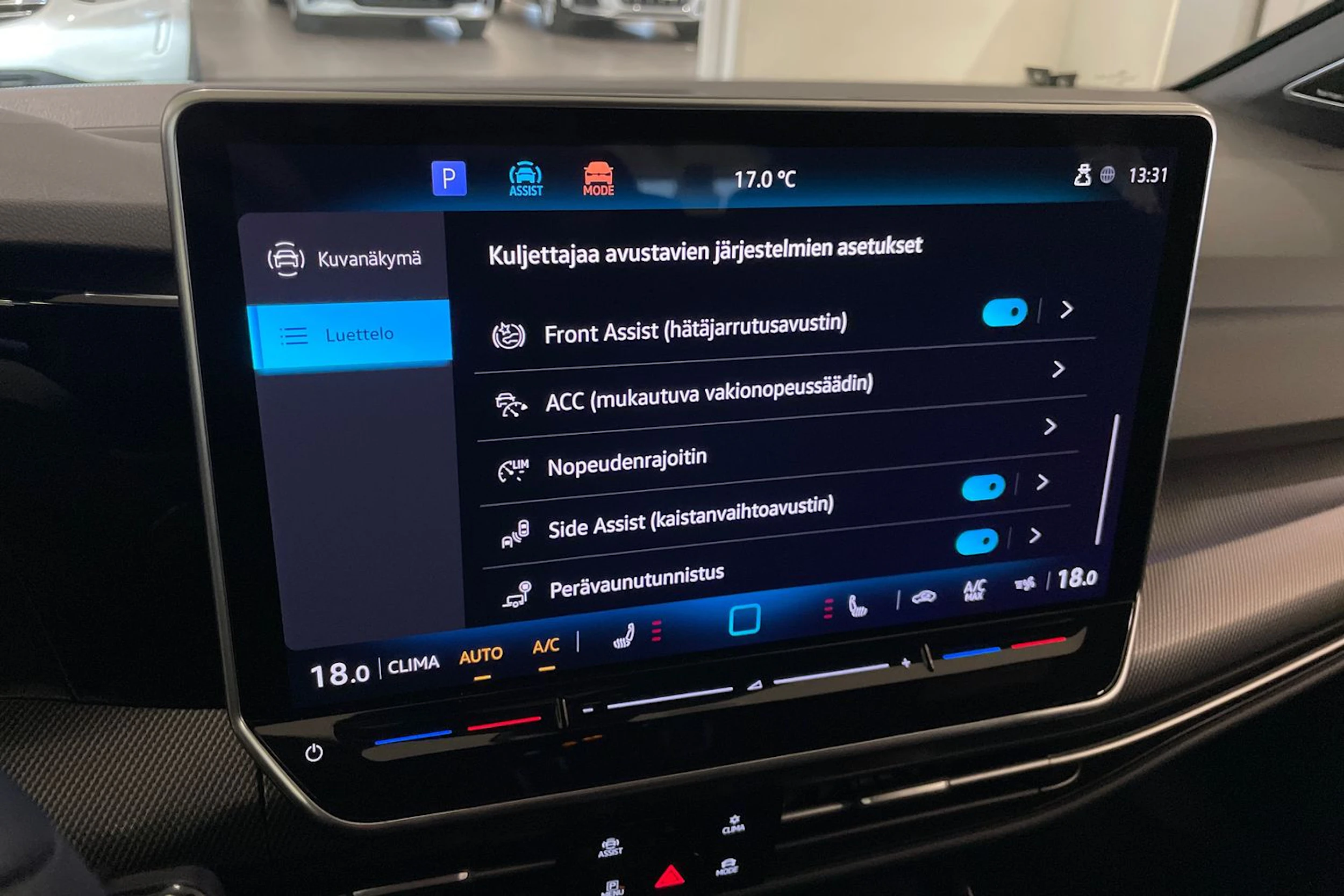 harmaa Volkswagen Golf 2026 kuva 19.