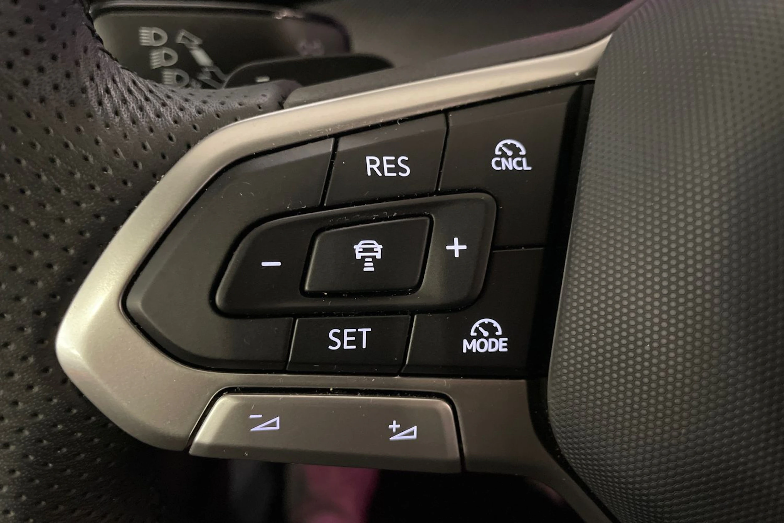 harmaa Volkswagen Golf 2026 kuva 25.