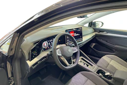 musta Volkswagen Golf 2026 kuva 6.