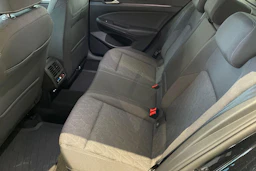 musta Volkswagen Golf 2026 kuva 8.