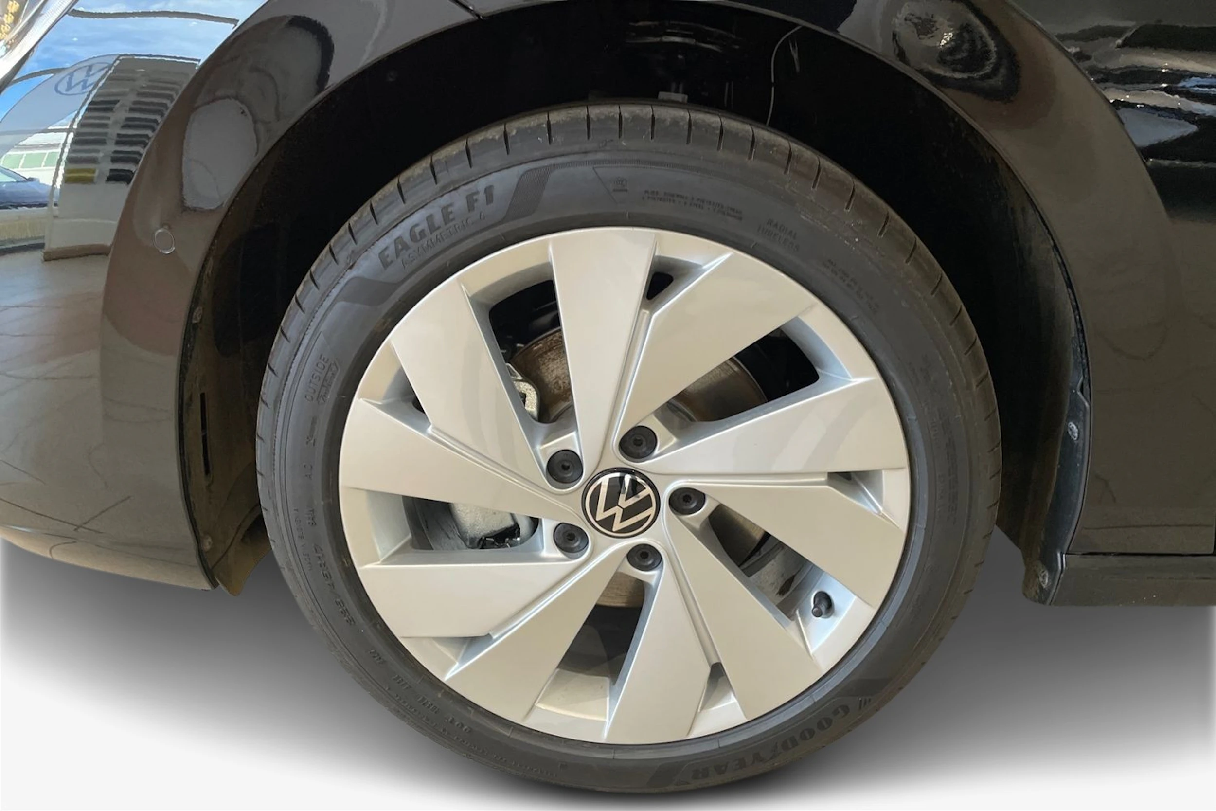 musta Volkswagen Golf 2026 kuva 9.