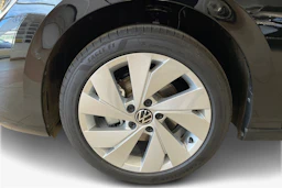 musta Volkswagen Golf 2026 kuva 9.