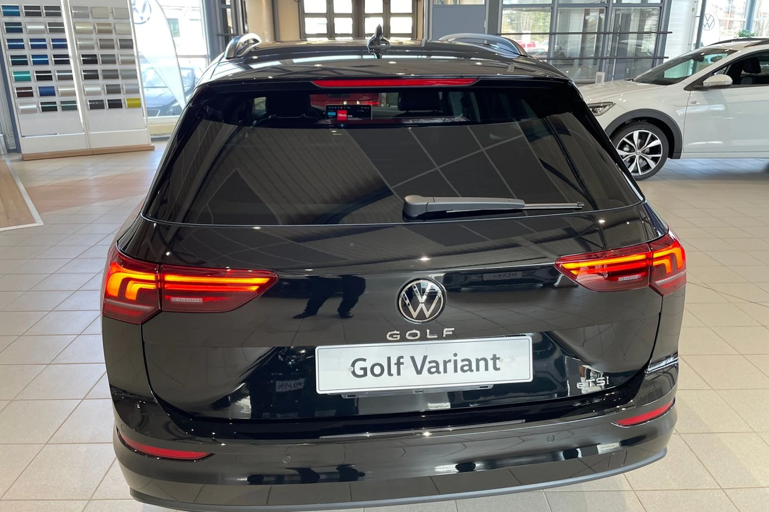 musta Volkswagen Golf 2026 kuva 11.