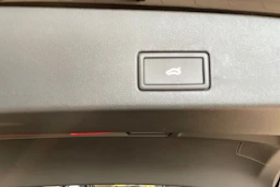 musta Volkswagen Golf 2026 kuva 12.