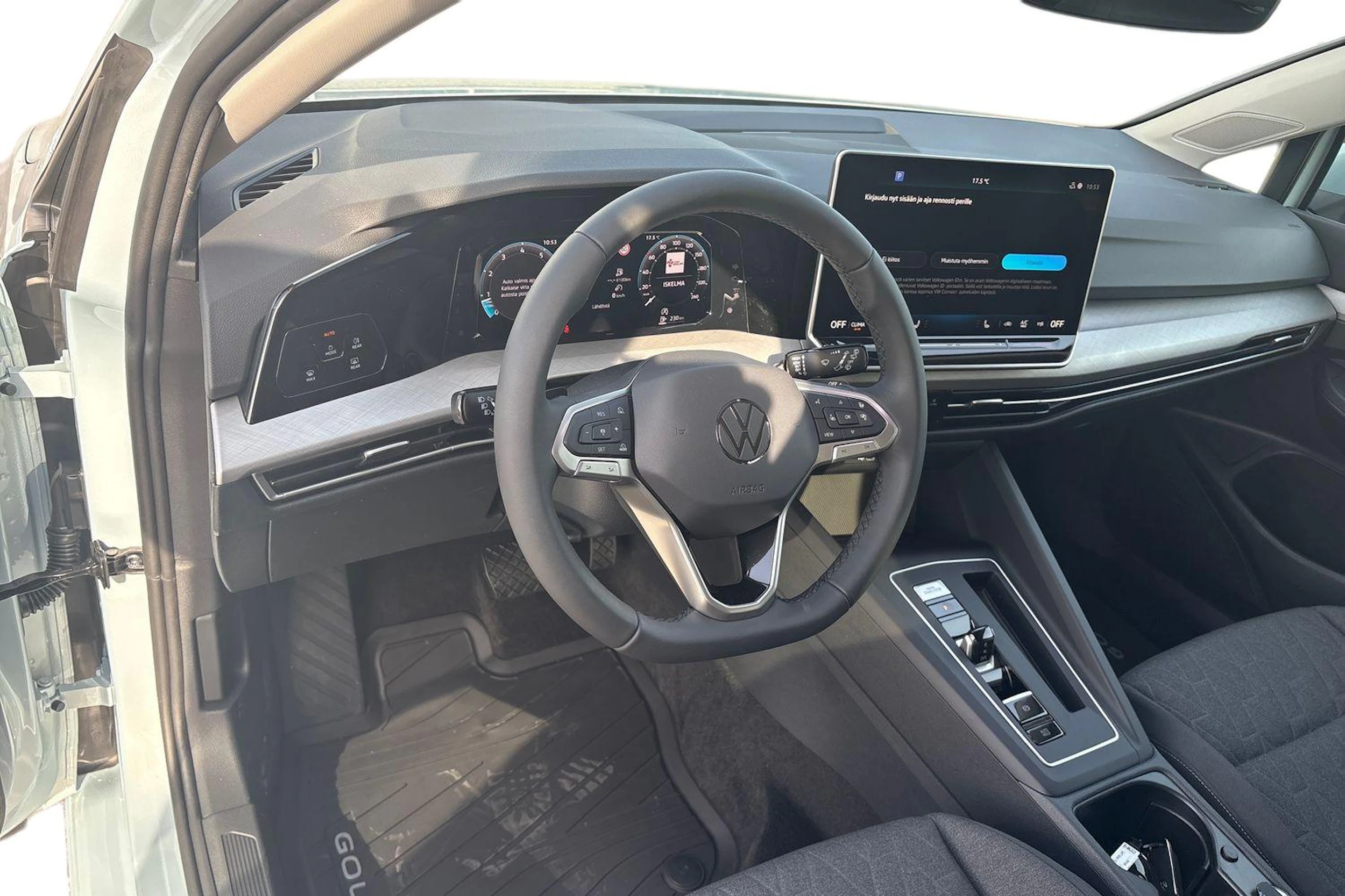 sininen Volkswagen Golf 2026 kuva 7.