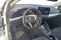 sininen Volkswagen Golf 2026 kuva 7.