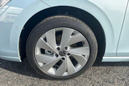 sininen Volkswagen Golf 2026 kuva 10.