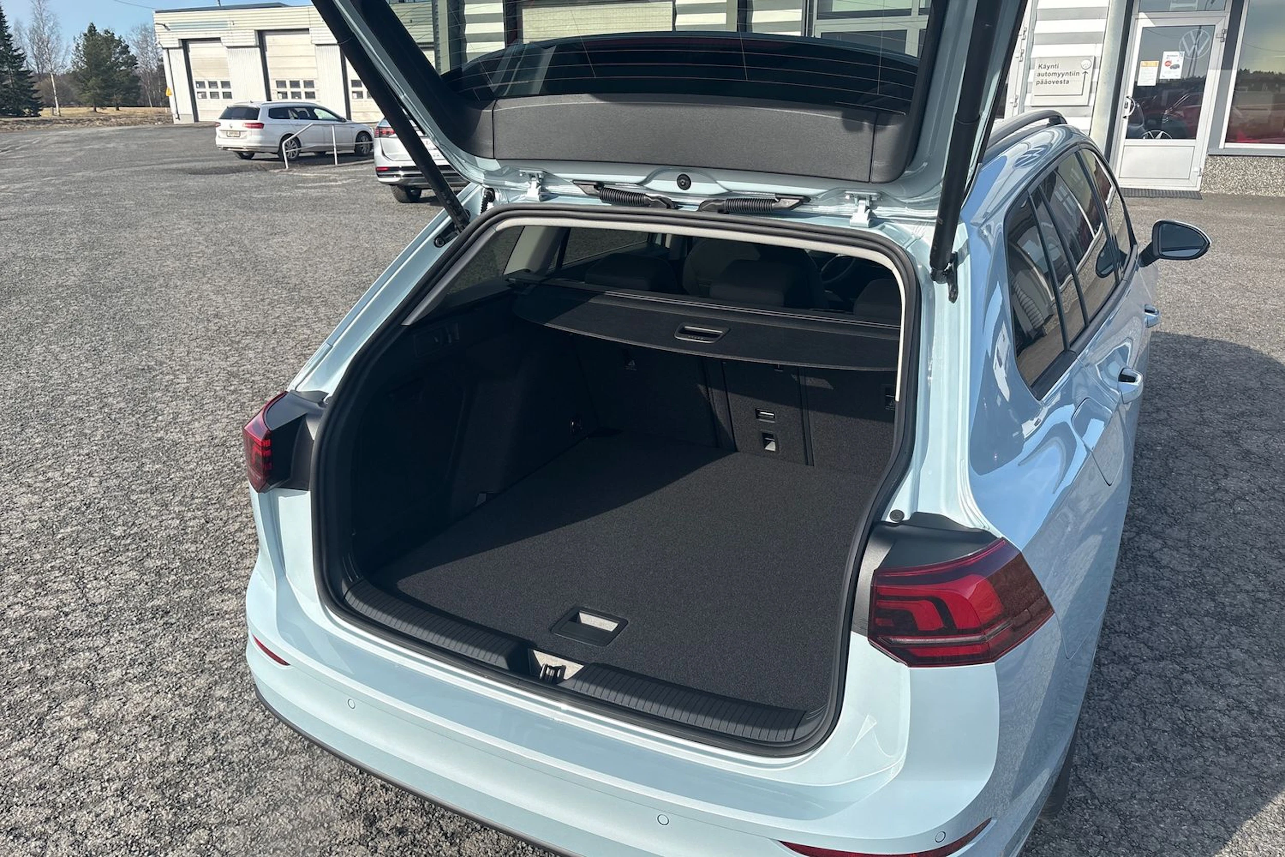 sininen Volkswagen Golf 2026 kuva 11.