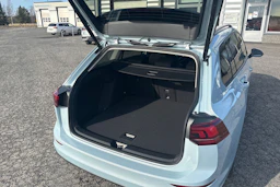 sininen Volkswagen Golf 2026 kuva 11.