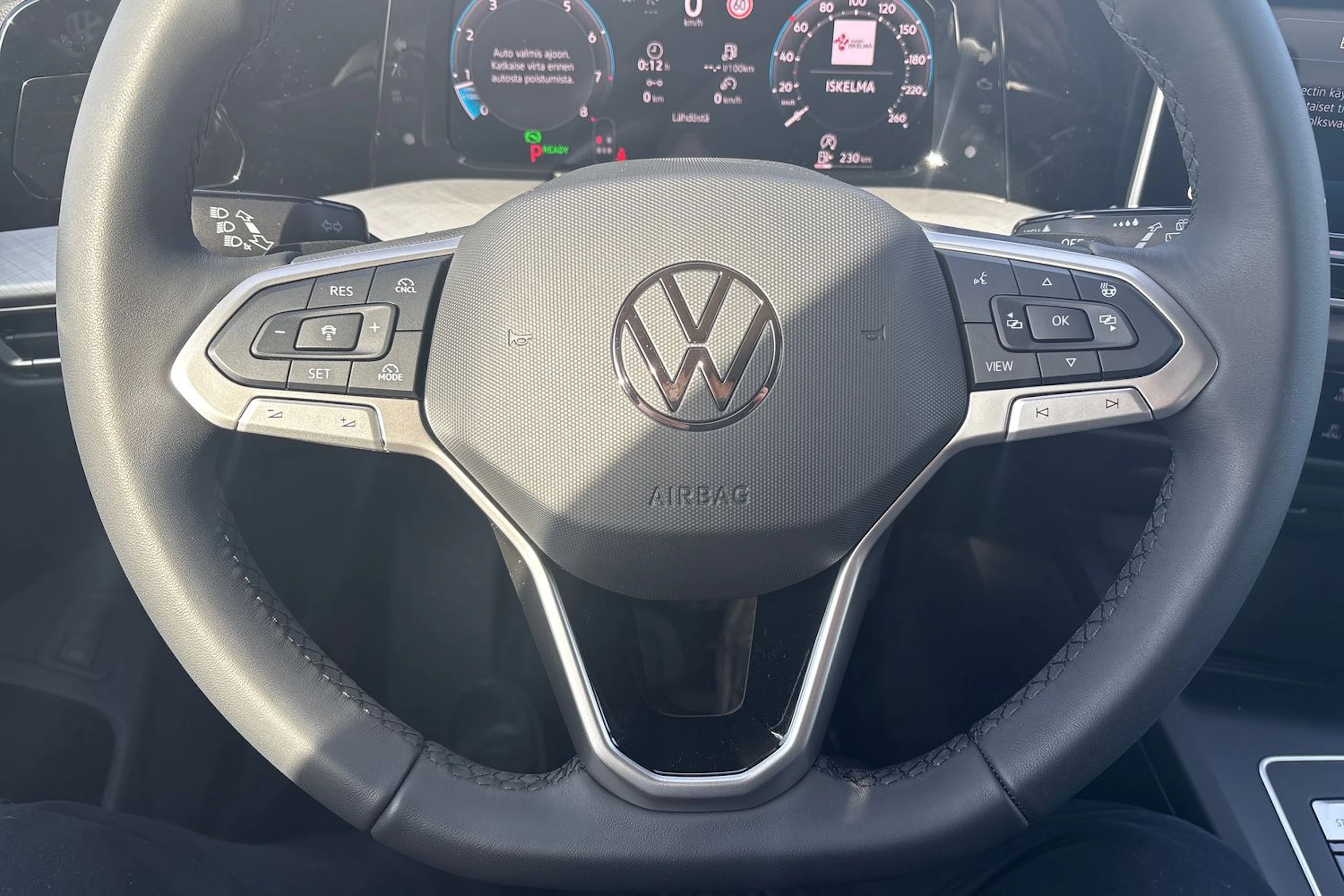 sininen Volkswagen Golf 2026 kuva 12.